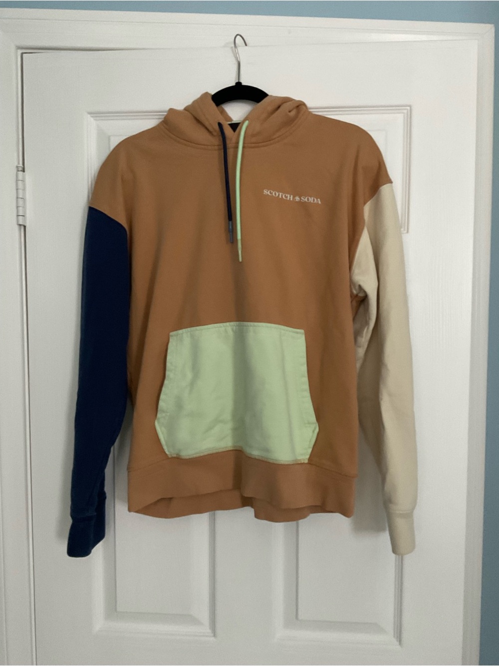 Scotch & Soda Colorblock Hoodie in Camel with Mint Pocket